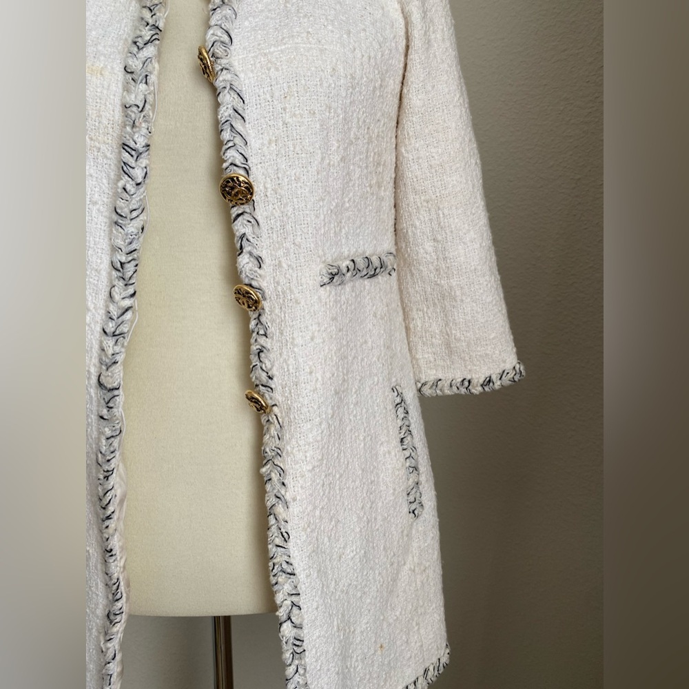 CHANEL 2007 Collarless Button Long Tweed Jacket, Size 38 - Picture 3 of 8